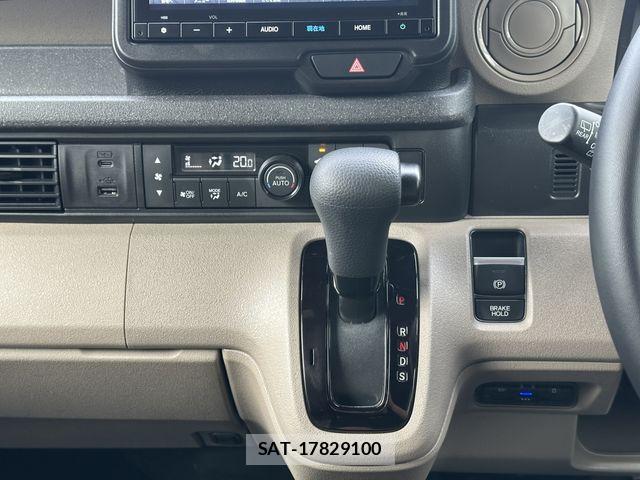 Honda N BOX 2025-08 7059928-17