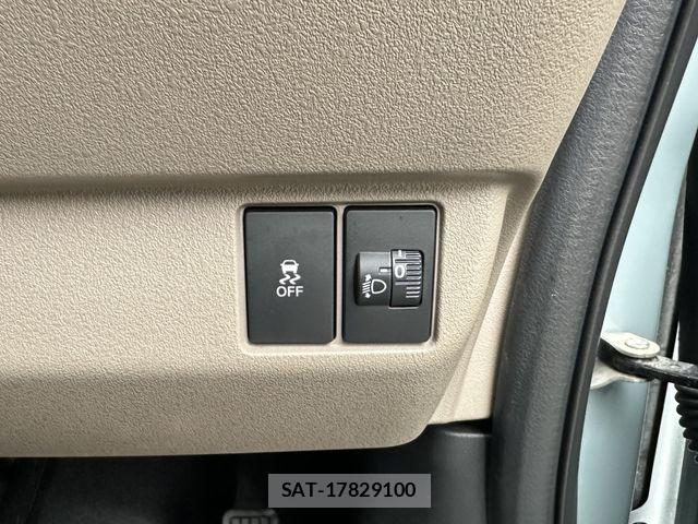 Honda N BOX 2025-08 7059928-22