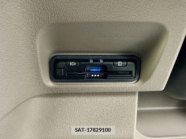 Honda N BOX 2025-08 7059928-23
