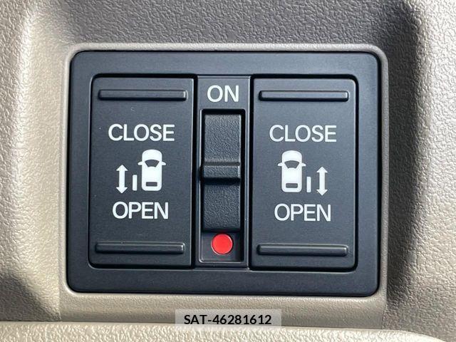 Honda N BOX 2025-03 8209132-4