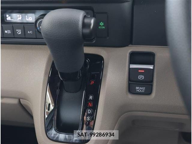 Honda N BOX 2026-06 8209135-6