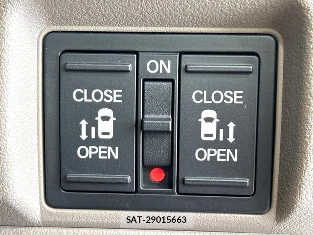 Honda N BOX 2025-11 8526246-2