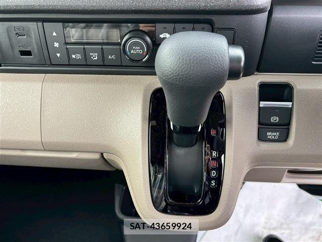 Honda N BOX 2026-05 8881183-21