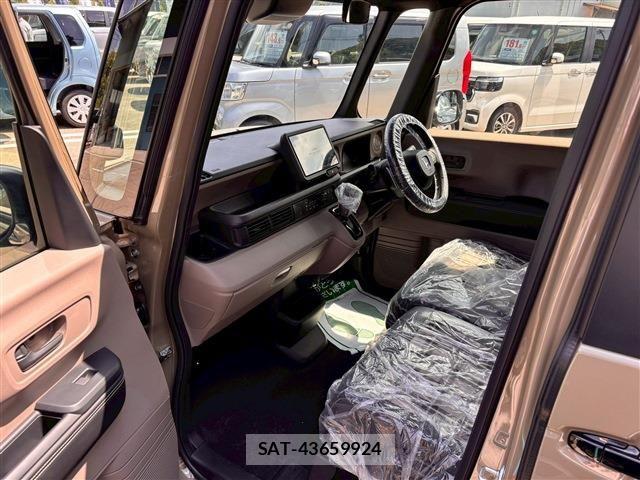 Honda N BOX 2026-05 8881183-3