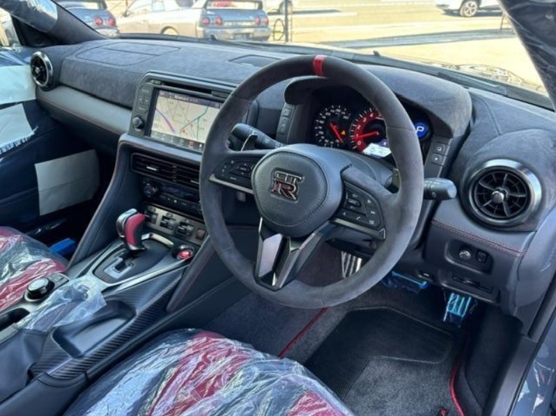 Nissan GT-R 2022-03 523597-11