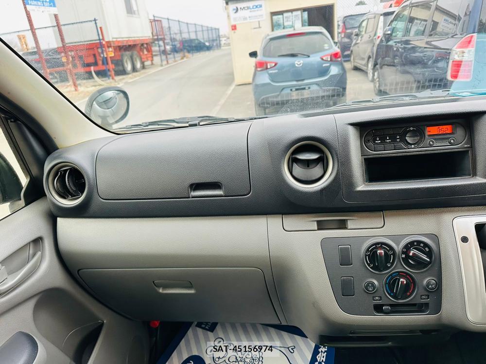 Nissan NV350 Caravan 2020 3546401-17