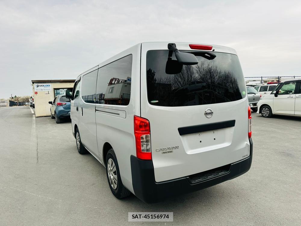 Nissan NV350 Caravan 2020 3546401-2