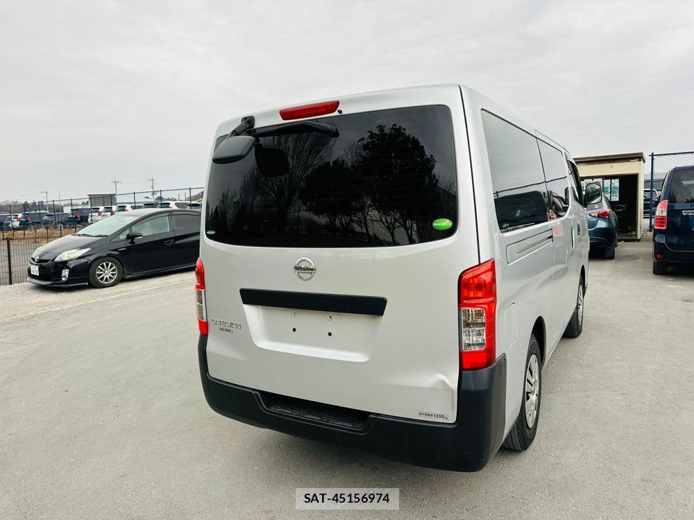 Nissan NV350 Caravan 2020 3546401-4