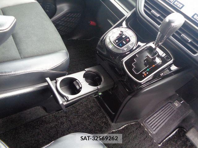 Toyota NOAH 2018-08 510002-14