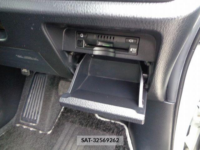 Toyota NOAH 2018-08 510002-15