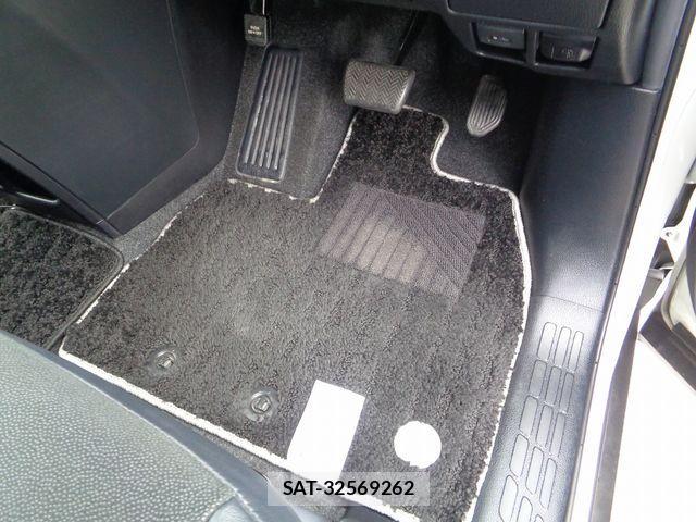 Toyota NOAH 2018-08 510002-16