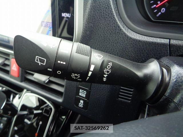 Toyota NOAH 2018-08 510002-21