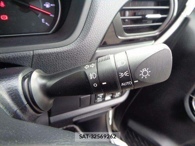 Toyota NOAH 2018-08 510002-22