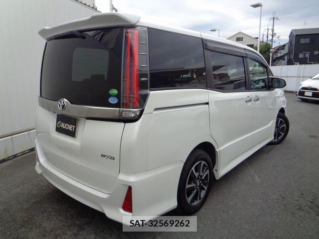 Toyota NOAH 2018-08 510002-2