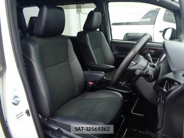 Toyota NOAH 2018-08 510002-3