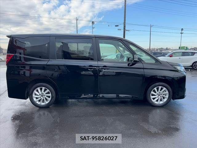 Toyota NOAH 2022-10 612909-11