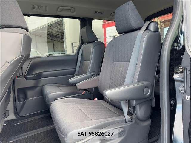 Toyota NOAH 2022-10 612909-17