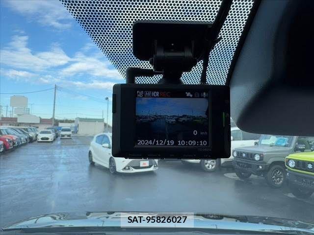 Toyota NOAH 2022-10 612909-28