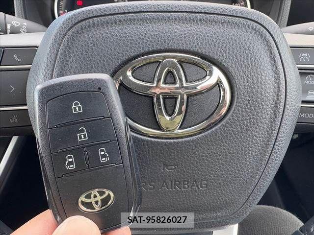 Toyota NOAH 2022-10 612909-3