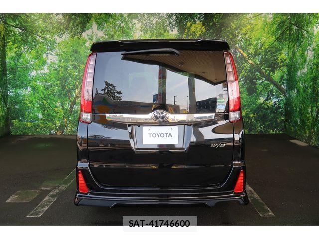 Toyota NOAH 2016-10 814759-9