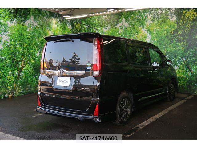 Toyota NOAH 2016-10 814759-10