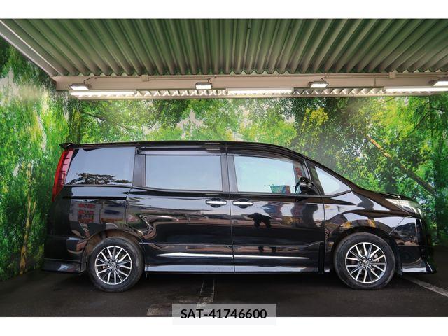 Toyota NOAH 2016-10 814759-11