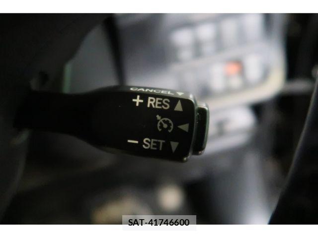 Toyota NOAH 2016-10 814759-14