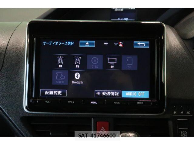 Toyota NOAH 2016-10 814759-18