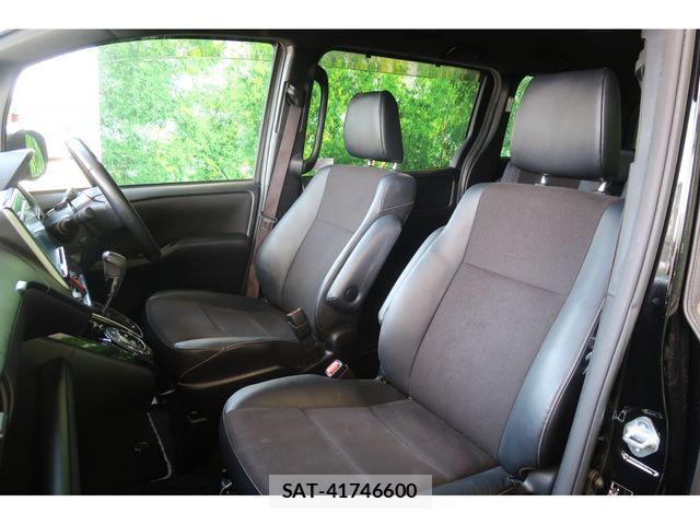 Toyota NOAH 2016-10 814759-21