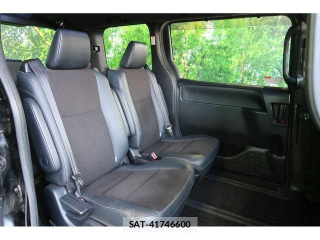 Toyota NOAH 2016-10 814759-22
