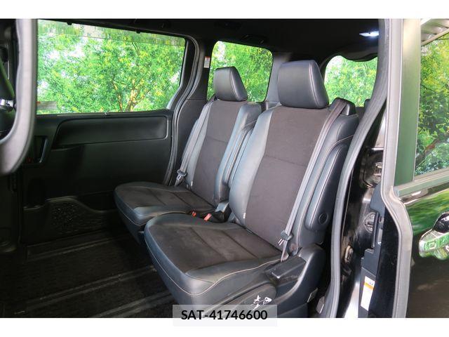 Toyota NOAH 2016-10 814759-23
