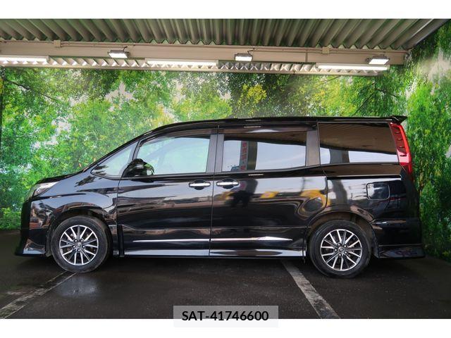 Toyota NOAH 2016-10 814759-7