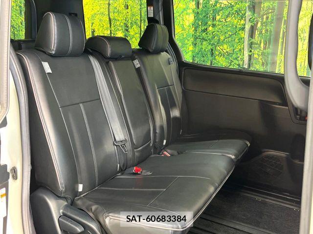 Toyota NOAH 2017-11 999771-9
