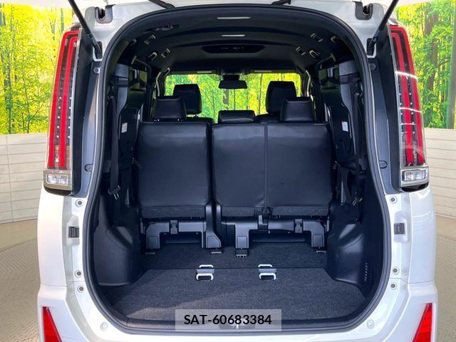 Toyota NOAH 2017-11 999771-11
