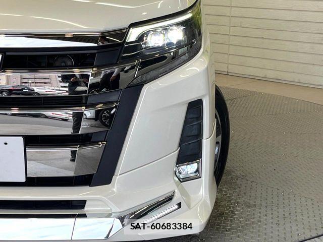 Toyota NOAH 2017-11 999771-13