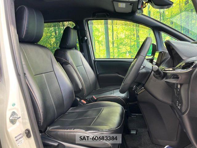 Toyota NOAH 2017-11 999771-8
