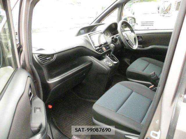 Toyota NOAH 2018-05 1017487-9