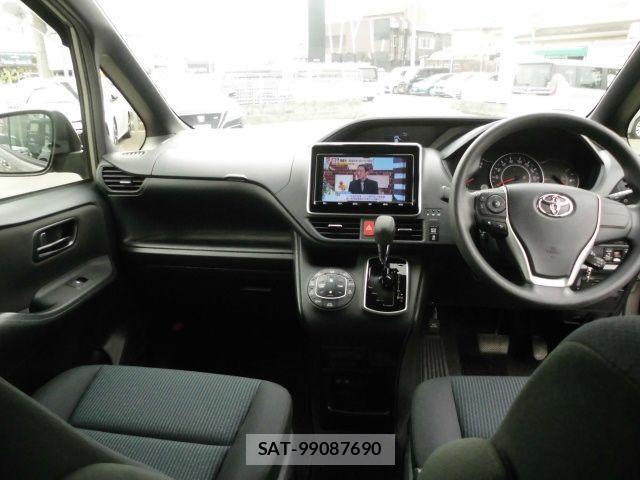 Toyota NOAH 2018-05 1017487-10