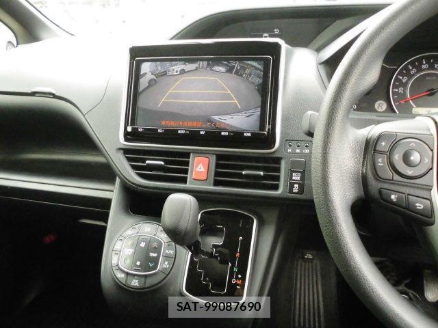 Toyota NOAH 2018-05 1017487-11