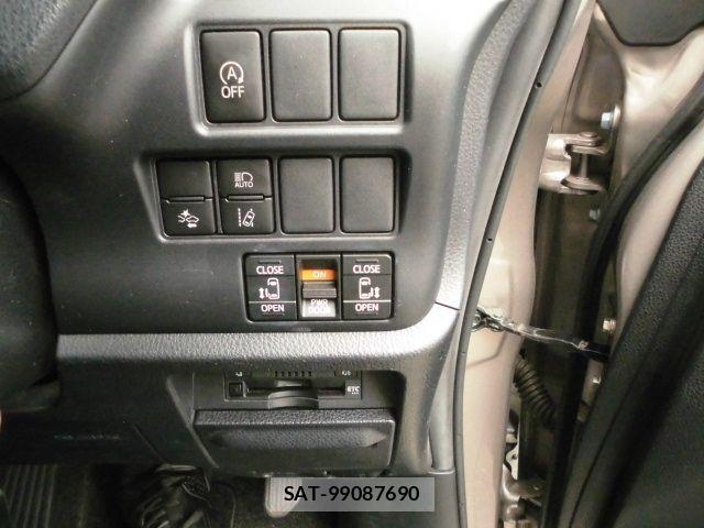 Toyota NOAH 2018-05 1017487-12
