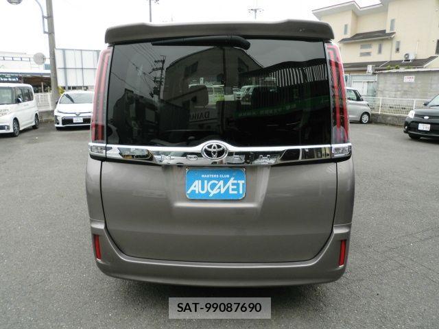 Toyota NOAH 2018-05 1017487-8