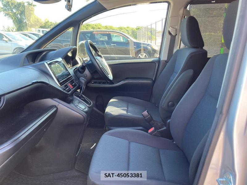 Toyota NOAH 2018 1289513-11