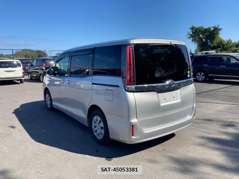 Toyota NOAH 2018 1289513-4