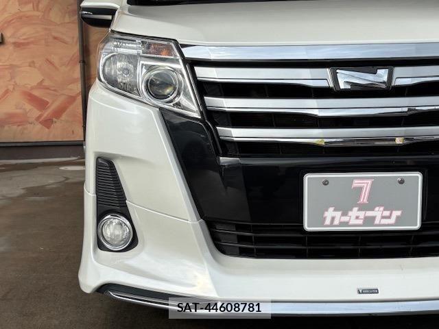 Toyota NOAH 2015-01 1303369-9