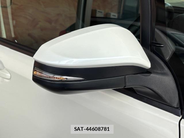 Toyota NOAH 2015-01 1303369-11