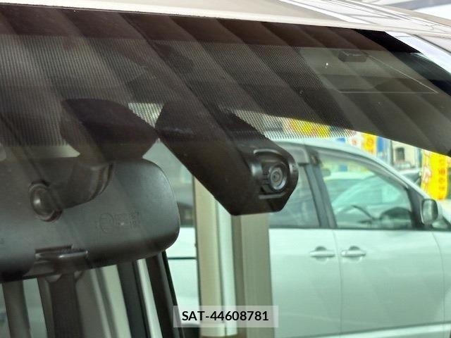 Toyota NOAH 2015-01 1303369-14