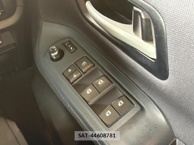 Toyota NOAH 2015-01 1303369-18