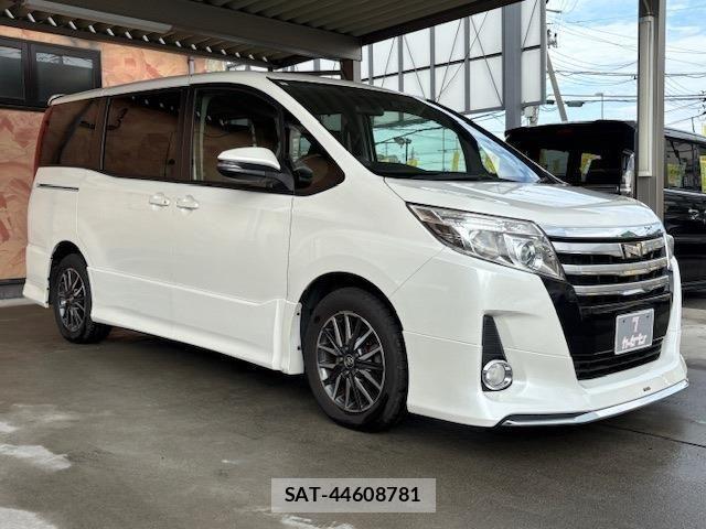 Toyota NOAH 2015-01 1303369-1