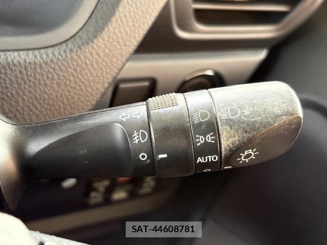 Toyota NOAH 2015-01 1303369-20