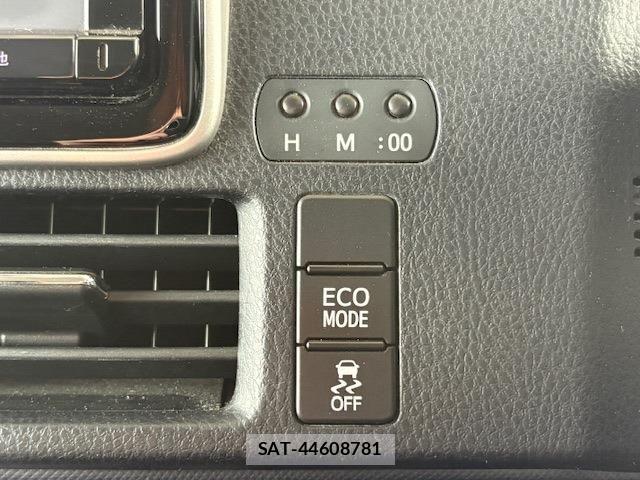Toyota NOAH 2015-01 1303369-22
